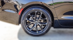 Chrysler Pacifica Limited FWD 2026