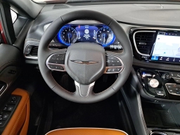 Chrysler Pacifica Pinnacle FWD 2026