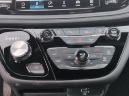 Chrysler Pacifica Select AWD 2026