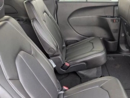 Chrysler Pacifica Select AWD 2026