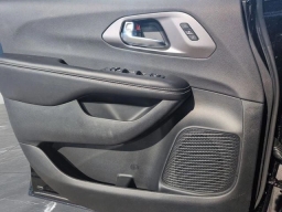 Chrysler Pacifica Select AWD 2026