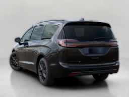 Chrysler Pacifica Select AWD 2026
