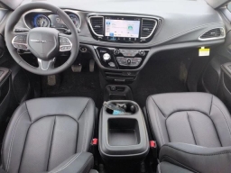 Chrysler Pacifica Select AWD 2026