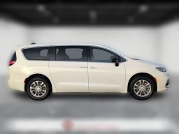 Chrysler Pacifica Select AWD 2026