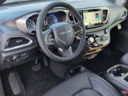 Chrysler Pacifica Select AWD 2026