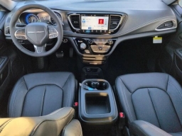 Chrysler Pacifica Select AWD 2026