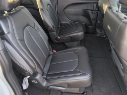 Chrysler Pacifica Select AWD 2026