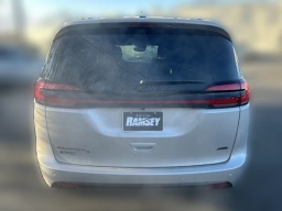 Chrysler Pacifica Select AWD 2026