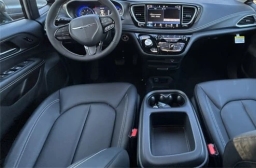 Chrysler Pacifica Select AWD 2026