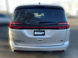 Chrysler Pacifica Select AWD 2026