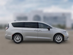 Chrysler Pacifica Select AWD 2026