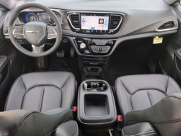 Chrysler Pacifica Select AWD 2026