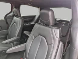 Chrysler Pacifica Select AWD 2026