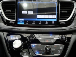 Chrysler Pacifica Select AWD 2026