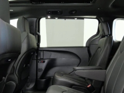 Chrysler Pacifica Select AWD 2026