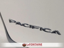 Chrysler Pacifica Select AWD 2026
