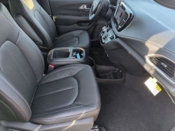 Chrysler Pacifica Select AWD 2026