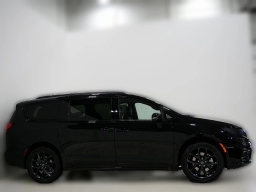 Chrysler Pacifica Limited AWD 2026