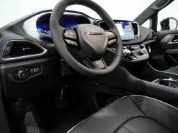 Chrysler Pacifica Limited AWD 2026