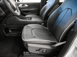 Chrysler Pacifica Limited AWD 2026