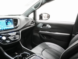 Chrysler Pacifica Limited AWD 2026