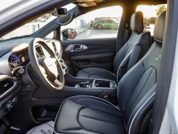 Chrysler Pacifica Limited AWD 2026