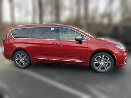 Chrysler Pacifica Pinnacle AWD 2026