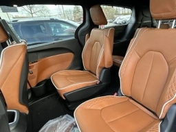 Chrysler Pacifica Pinnacle AWD 2026