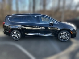 Chrysler Pacifica Pinnacle AWD 2026
