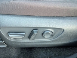 Toyota RAV4 XLE AWD (Natl) 2025