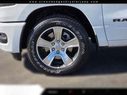 Ram 1500 Express 4x2 Crew Cab 5'7" Box 2026