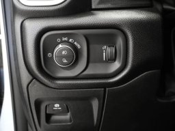 Ram 1500 Express 4x4 Crew Cab 5'7" Box 2026