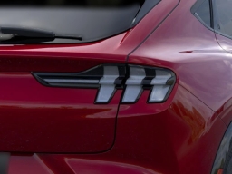 Ford Mustang Mach-E Premium AWD 2025