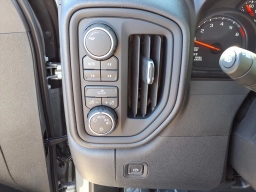 Chevrolet Silverado 1500 Custom Trail Boss 4WD Crew Cab 157" 2026