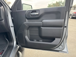 Chevrolet Silverado 1500 Custom Trail Boss 4WD Crew Cab 157" 2026