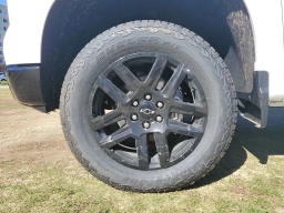 Chevrolet Silverado 1500 Custom Trail Boss 4WD Crew Cab 147" 2026