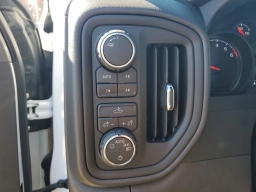 Chevrolet Silverado 1500 Custom Trail Boss 4WD Crew Cab 147" 2026