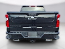 Chevrolet Silverado 1500 Custom Trail Boss 4WD Crew Cab 157" 2026
