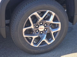 GMC Sierra 1500 SLT 4WD Crew Cab 147" 2026