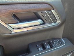 GMC Sierra 1500 SLT 4WD Crew Cab 147" 2026