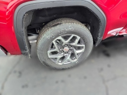 GMC Sierra 1500 SLT 4WD Crew Cab 147" 2026