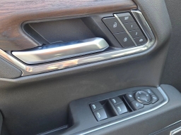 GMC Sierra 1500 SLT 4WD Crew Cab 147" 2026