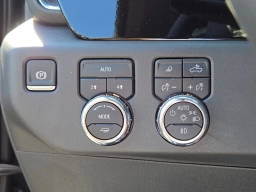 GMC Sierra 1500 SLT 4WD Crew Cab 147" 2026