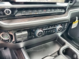 GMC Sierra 1500 SLT 4WD Crew Cab 157" 2026