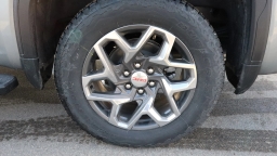 GMC Sierra 1500 SLT 4WD Crew Cab 157" 2026