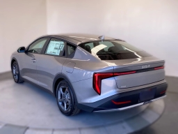 Kia K4 LXS Sedan 2026