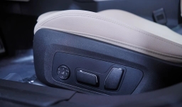 BMW 3 Series 330i NA Sedan 2026
