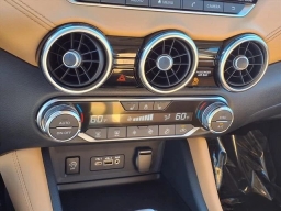 Nissan Sentra SV CVT 2025