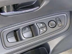 Nissan Versa SV CVT 2025