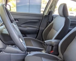 Nissan Versa SV CVT 2025